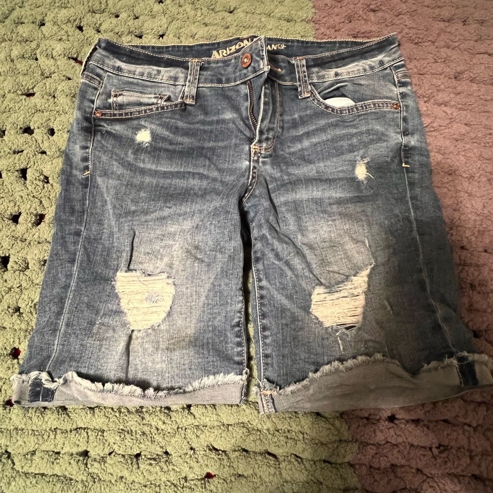 Arizona Bermuda ripped Jean shorts size 7